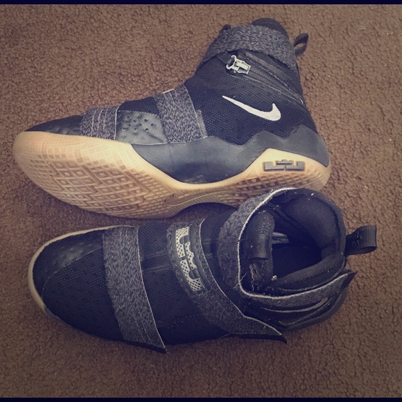 Youth Lebron Soldier 10 - Picture 1 of 4